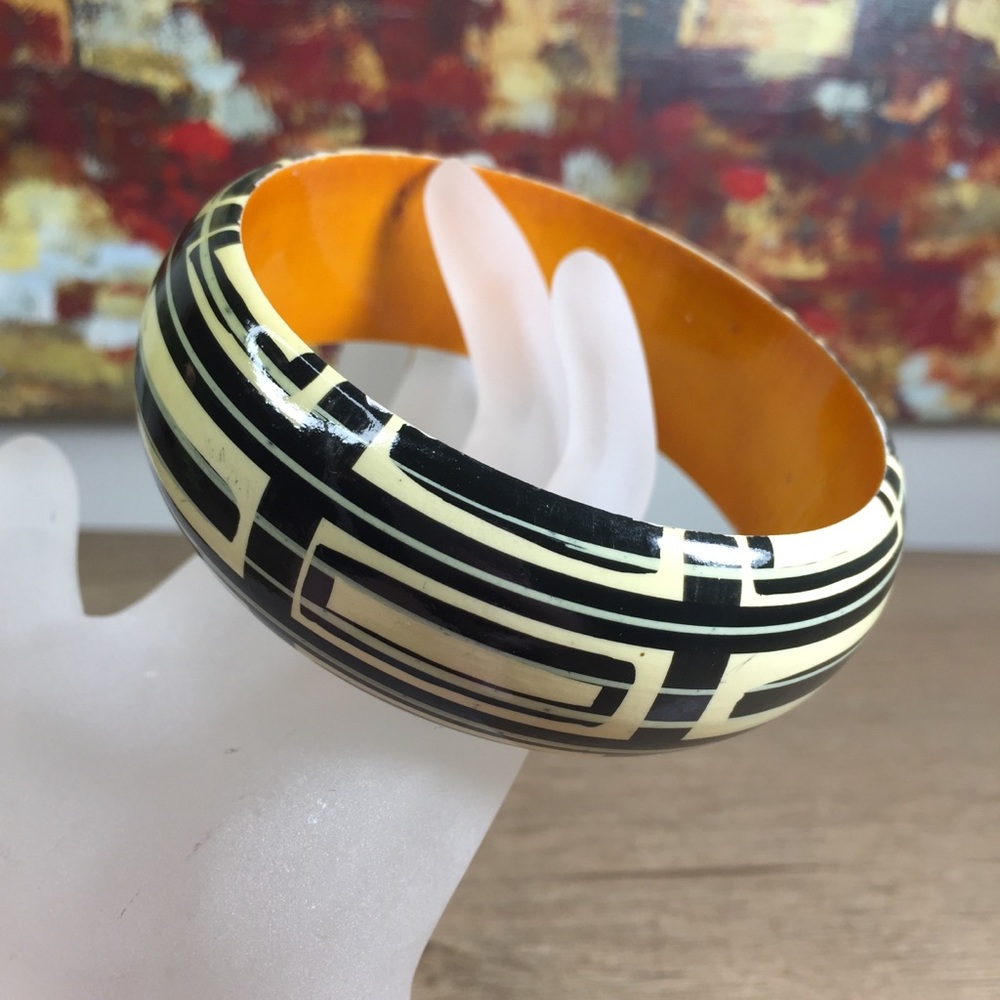 Vintage Mod Design Bangle Bracelet - Picture 3 of 9